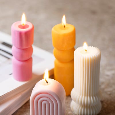 Immagine collage - Candele modellate in stampi in silicone