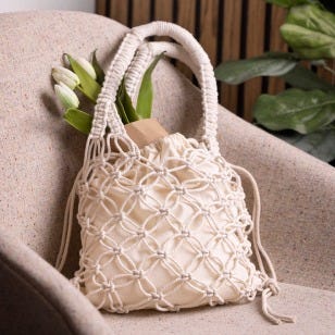 Foto collage: borsa della spesa in macramè