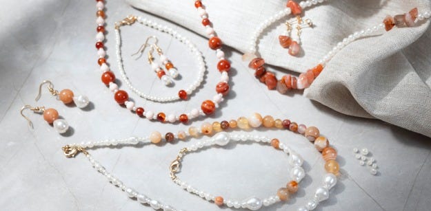 Foto collage - Collana di gioielli con agate