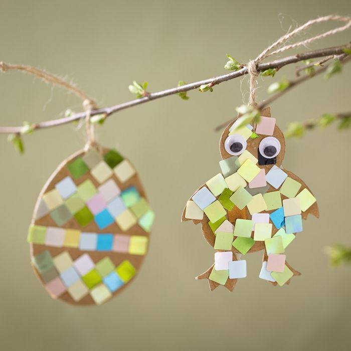 Pulcino pasquale e uova di Pasqua con tecnica del mosaico