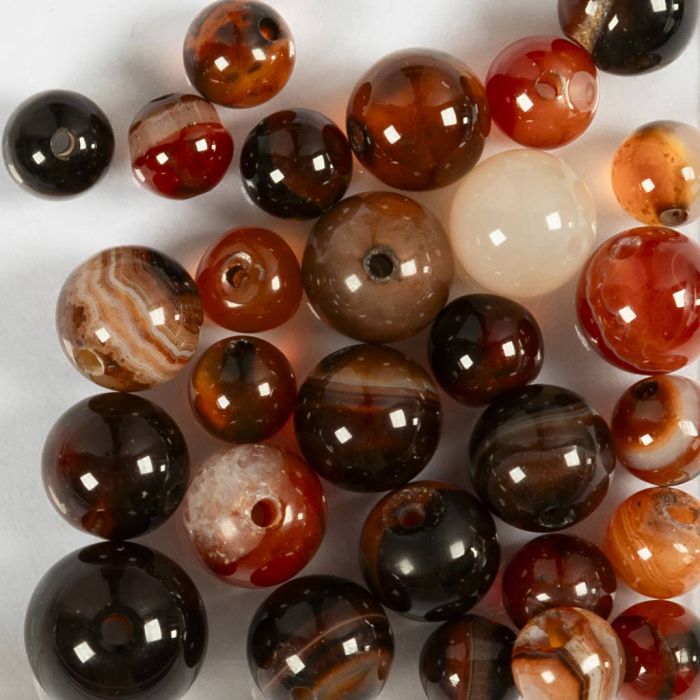 Perline di agata, diam 6+8+10 mm, misura buco 0,9-1 mm, marrone scuro, 28 pz/ 1 conf.