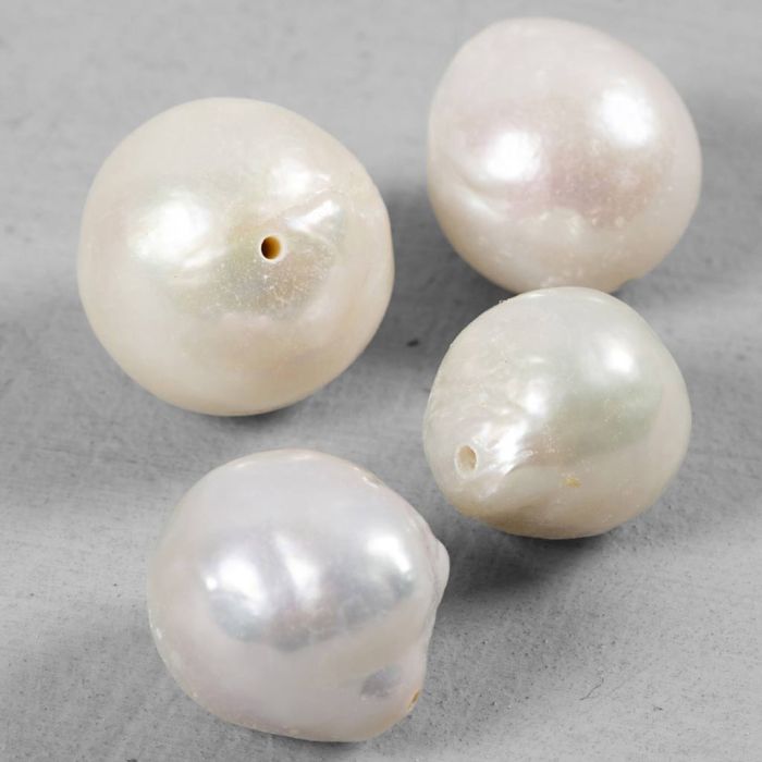 Perle d'acqua dolce, diam 13-14 mm, misura buco 0,8 mm, Forata longitudinalmente, madreperla, 4 pz/ 1 conf.