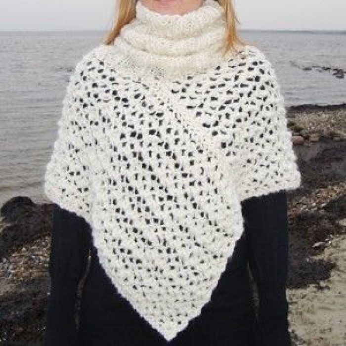 Poncho corto con collo rotondo