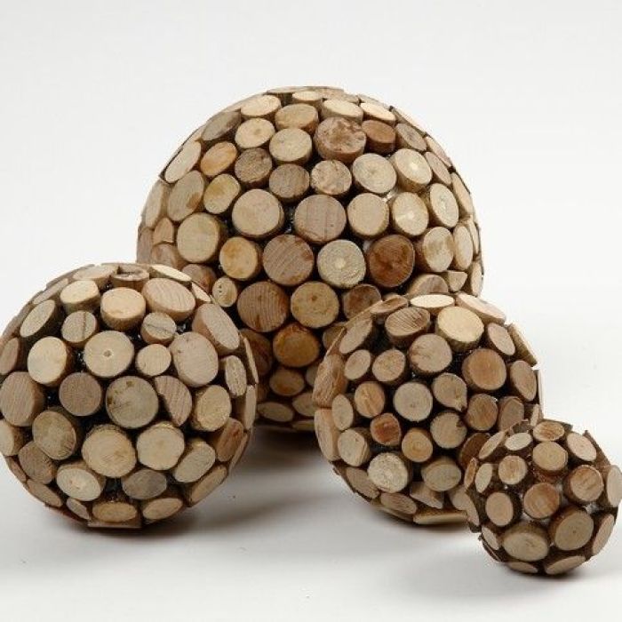 Palline di polistirolo con dischi di legno