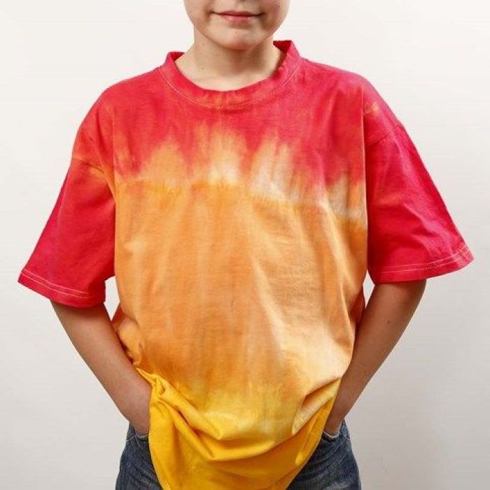 Tinta a immersione e batik su T-shirt