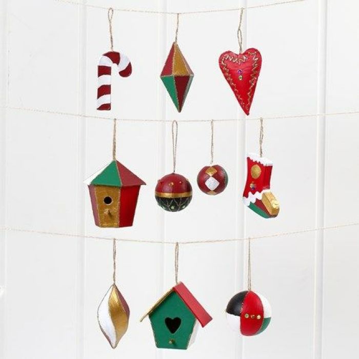 Decorazioni di Natale da appendere in cartapesta, pitturate e decorate