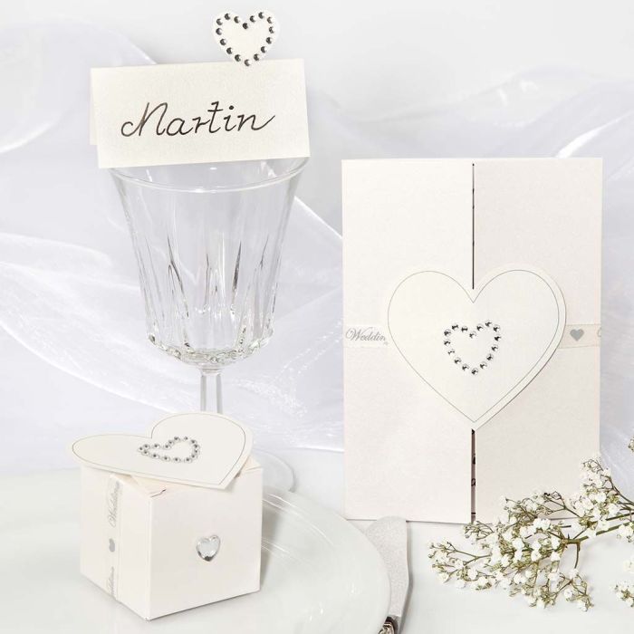 Decorazioni per un matrimonio con adesivi a forma di cuore con strass