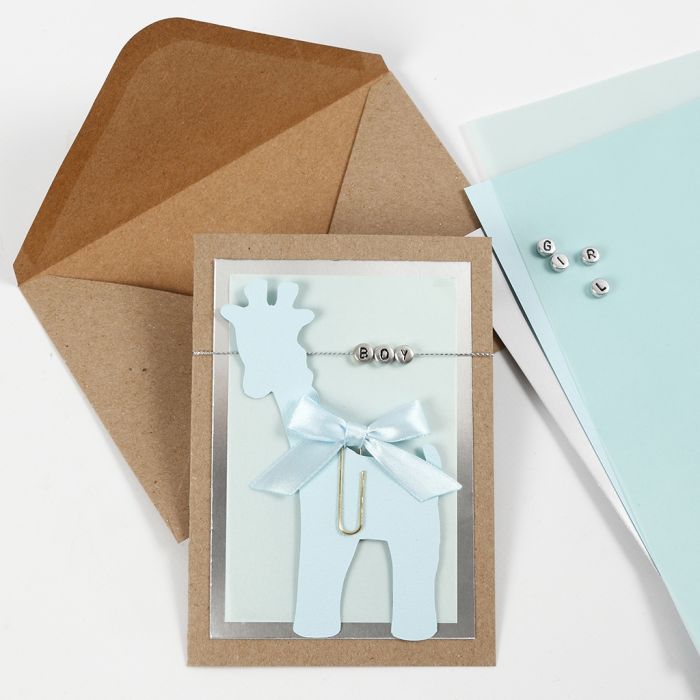 Invito per battesimo con giraffa in cartoncino e perle con lettere