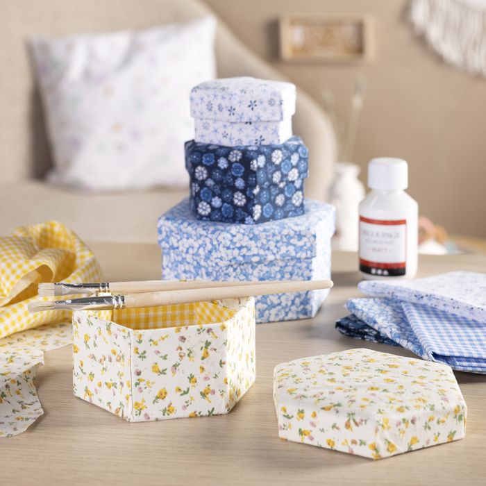 Scatole con decoupage in tessuto