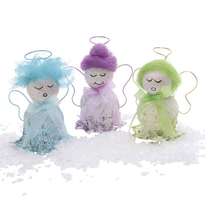Graziosi angeli di gesso in bellissimi colori