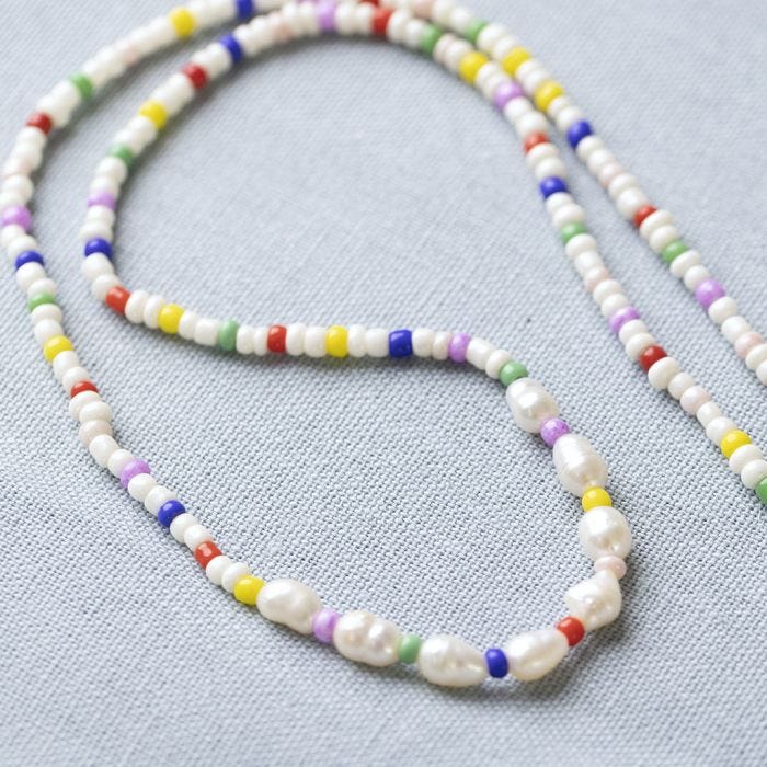 Collana con perline rocaille e perle d'acqua dolce