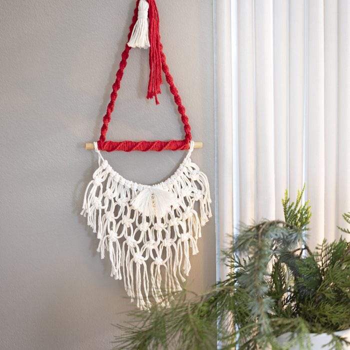 Babbo Natale annodato in macramé da appendere