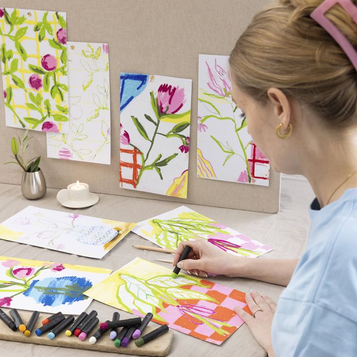 Opere d'arte colorate con pastelli a olio