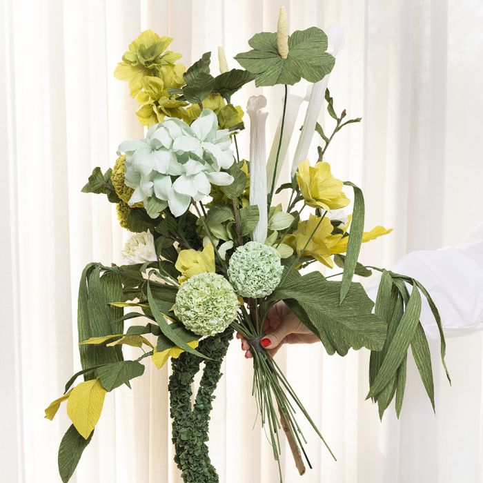 Bouquet di carta crespa per un grande vaso