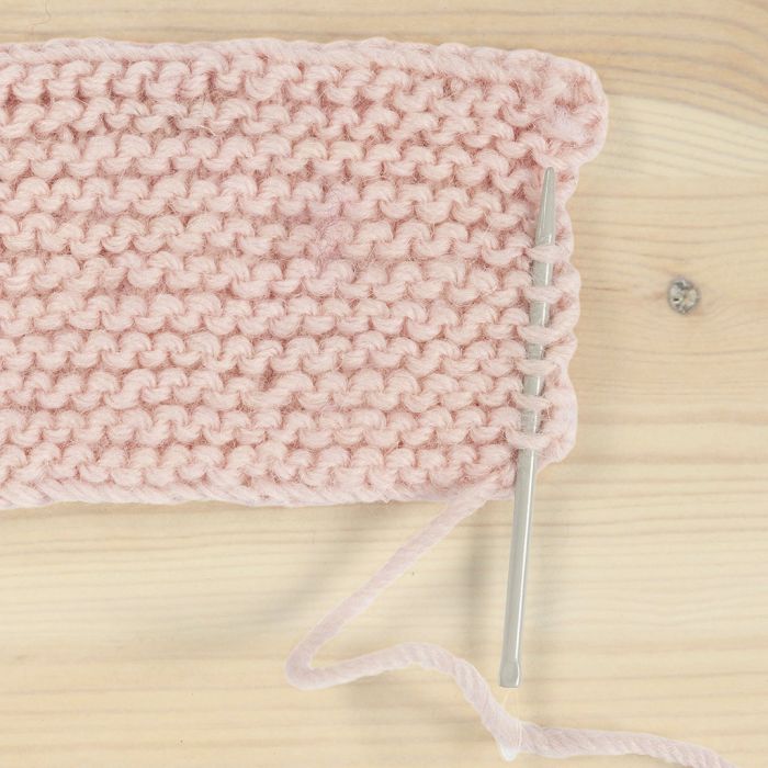 Come intrecciare le estremità durante la lavorazione a maglia.