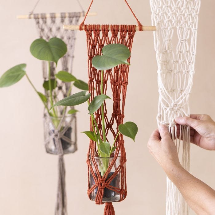 Gancio per fiori in macramé 
