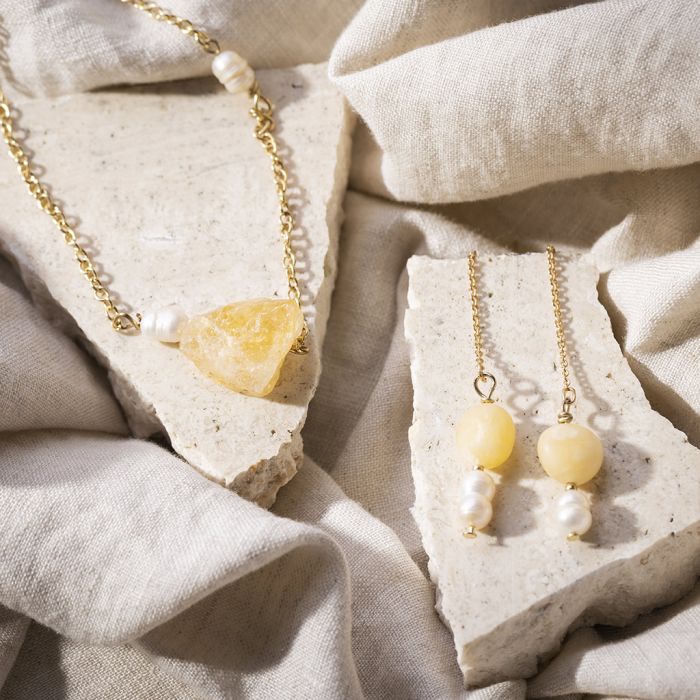 Collana e orecchini con calcite gialla e perle d'acqua dolce