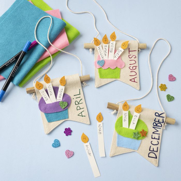 Banner di compleanno con torte e candele