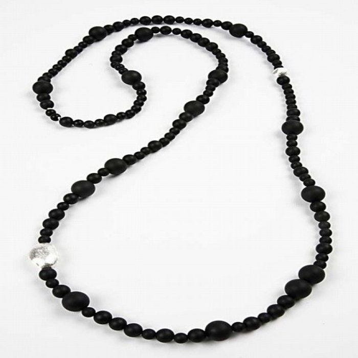 A Black Agate Bead Necklace