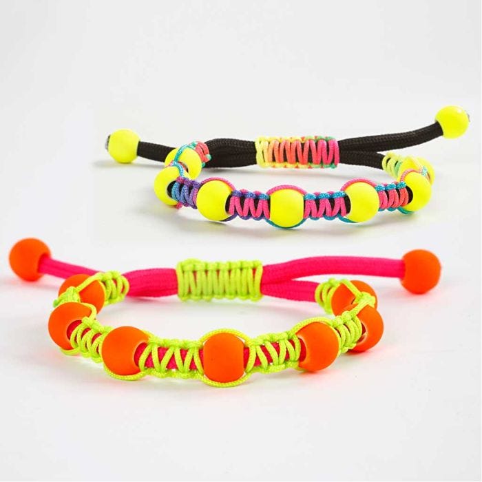 Bracciale macramè intrecciato con nodo regolabile e perline