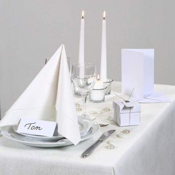 Ispirazione per le feste con decorazioni per la tavola bianche