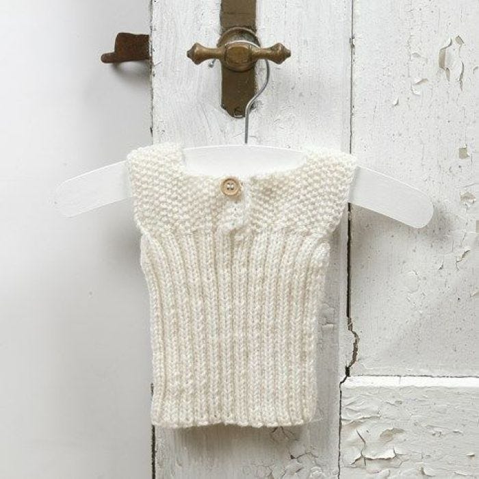 13936 Lavorare a maglia per i bimbi - un vestito in filo baby di lana merino soffice