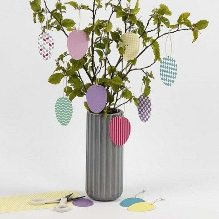 Uova decorative da appendere di cartoncino a motivi