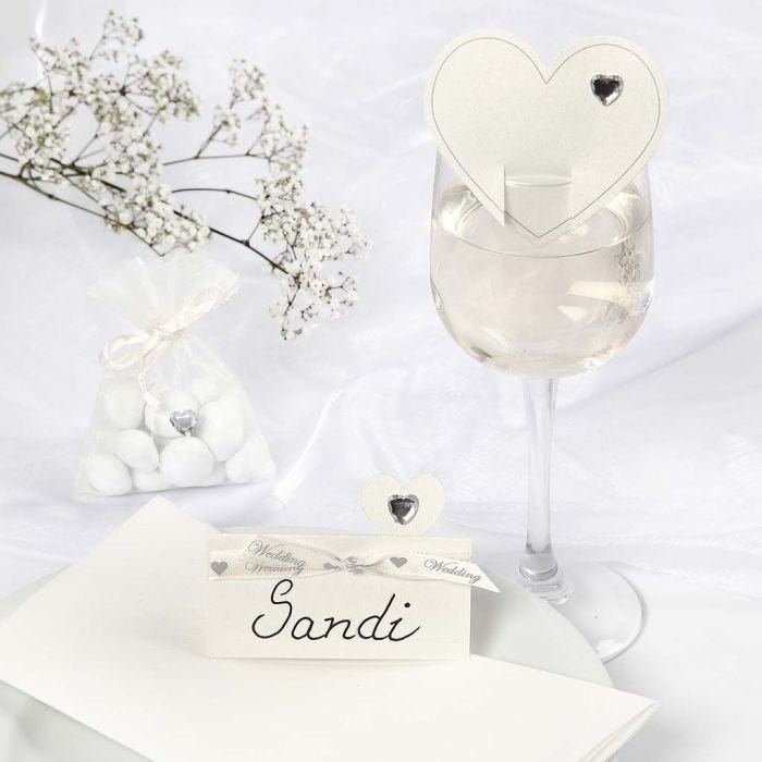 Romantiche decorazioni bianche per il matrimonio