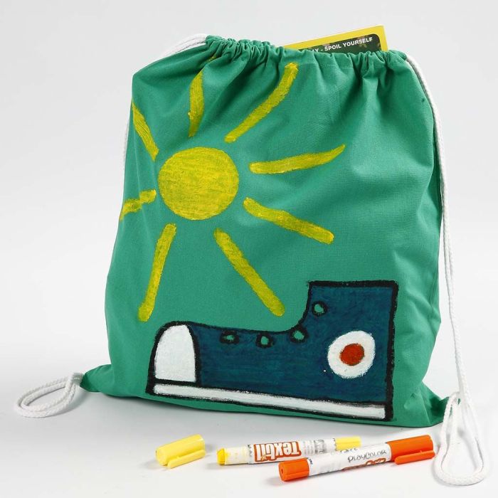 Decorazione per tessuto con i colori a cera su una sacchetta