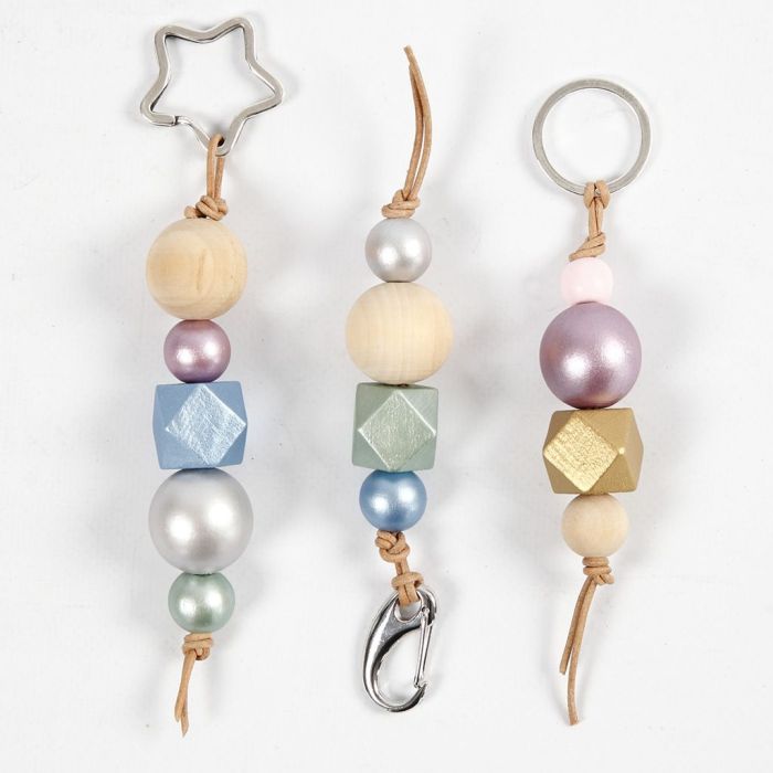 Portachiavi con cordino in cuoio e perle di legno verniciate