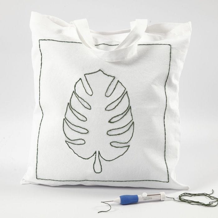 Shopping bag decorata con ricamo realizzato usando l'ago Punch Needle