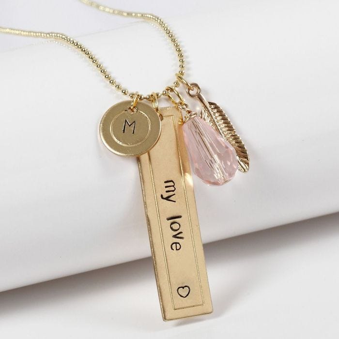 Gioielleria personalizzata con targhette di metallo