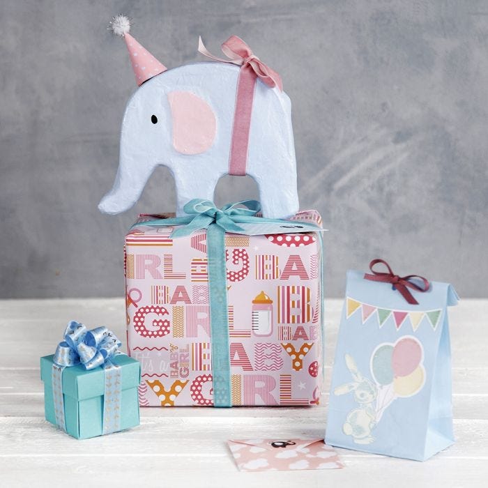 Confezione regalo per Baby Shower con decorazioni