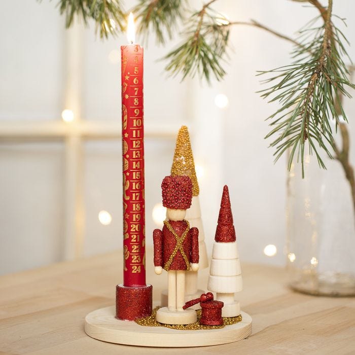 Candeliere decorato con Schiaccianoci, alberi di Natale e mini perle in vetro