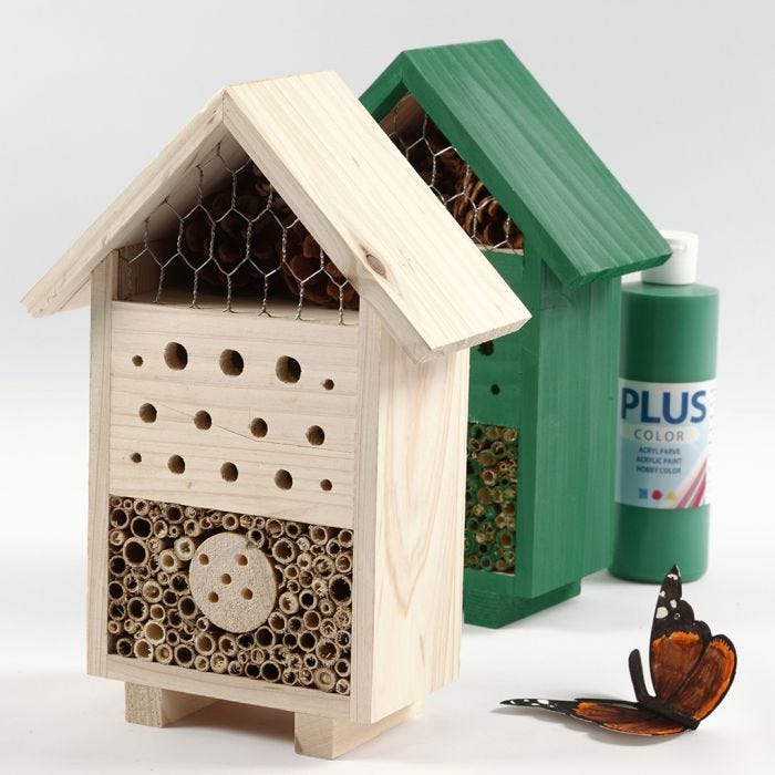 Un Insect Hotel o un Bugs B & B dipinto con pittura Craft Paint