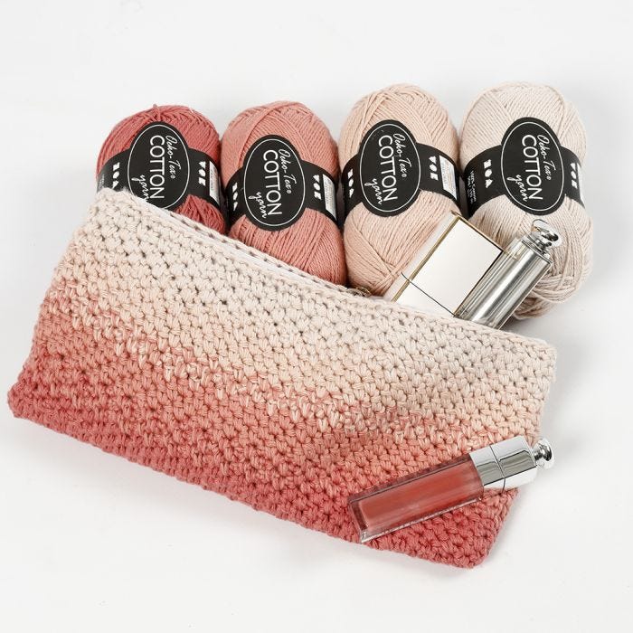 Una borsa per il trucco all'uncinetto con effetto Ombre