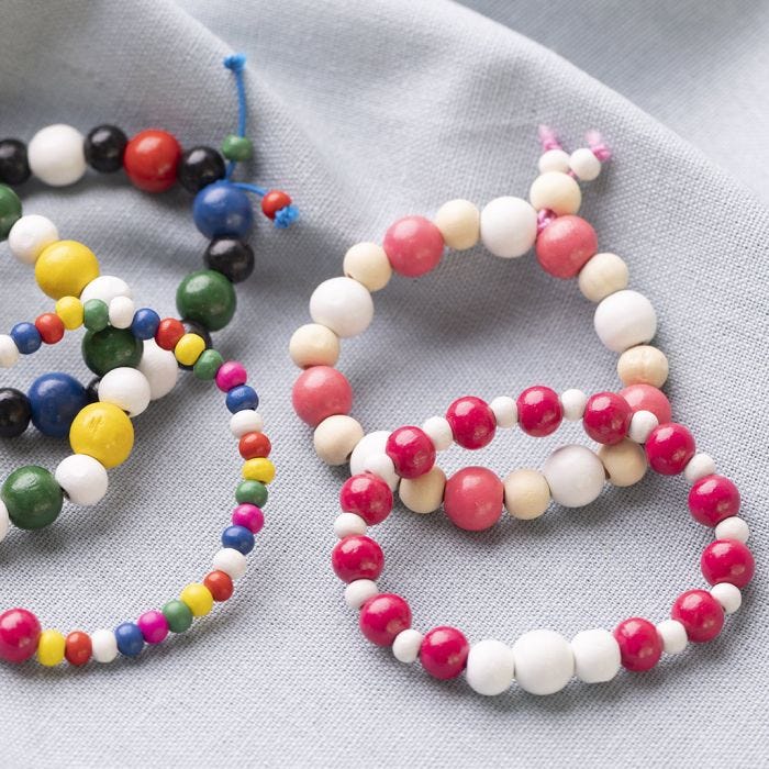 Bracciali per bambini con perle di legno