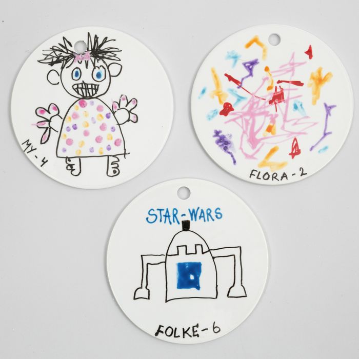 Piatti in terracotta decorati con pennarelli per vetro e porcellana