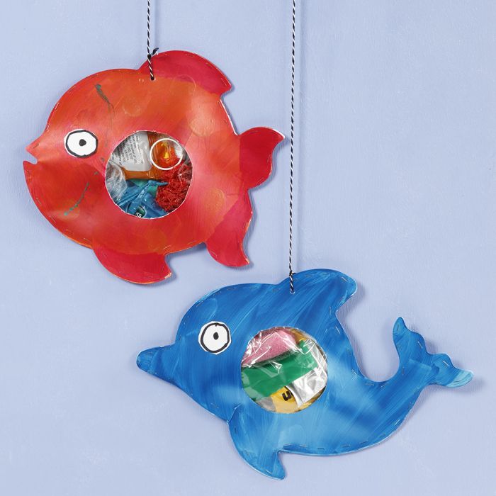 Creature marine con rifiuti di plastica nella pancia