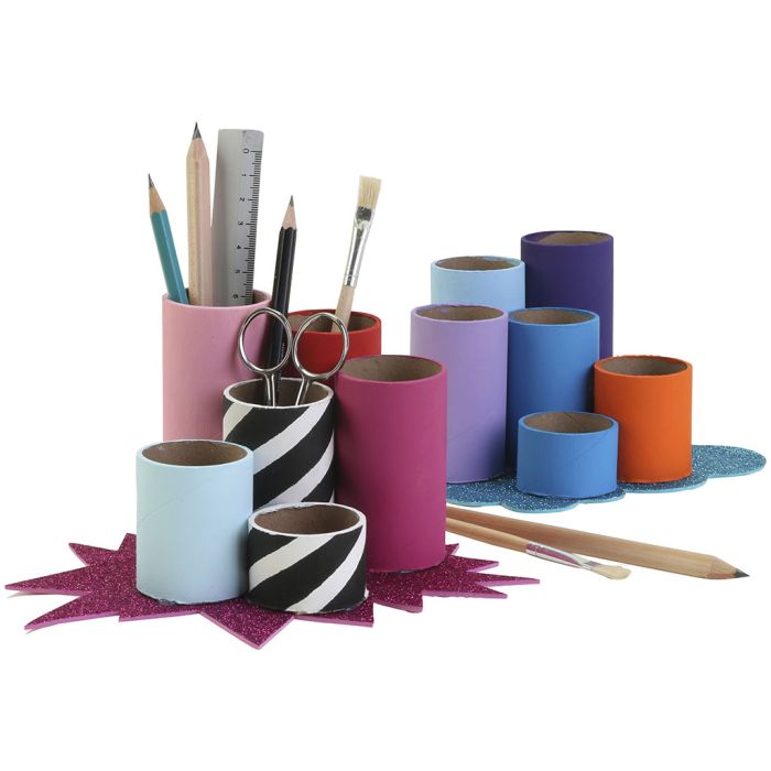 Portapenne colorati realizzati con tubi di cartone