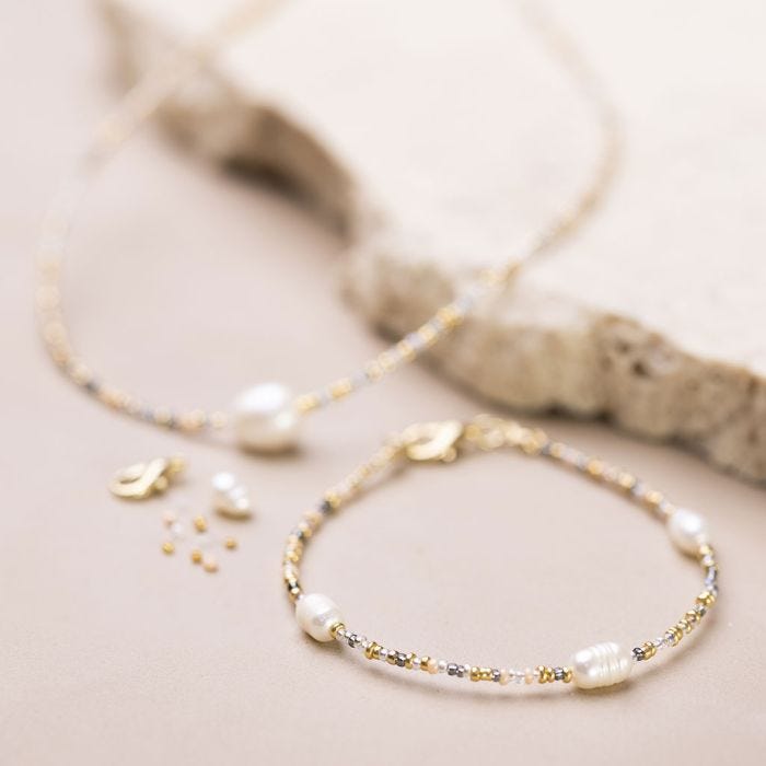 Collana e bracciale con perline rocaille e perle d'acqua dolce