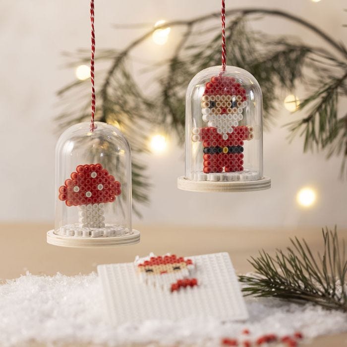 Campana di Natale con Babbo Natale e funghi in BioBeadsr.