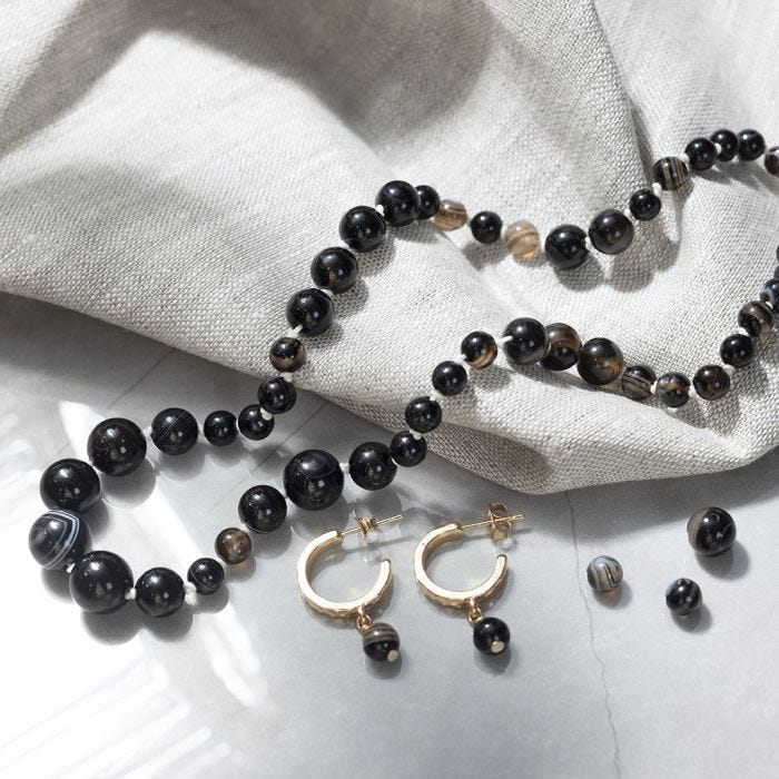 Gioielli con perle di agata nera