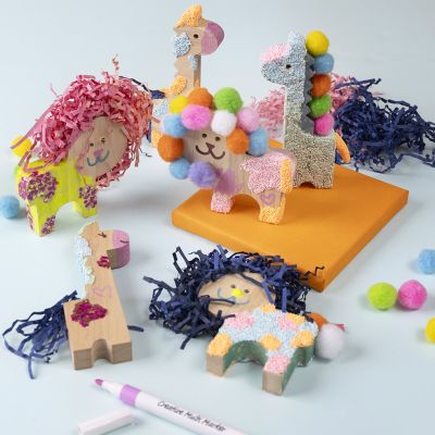 Animali di legno divertenti e colorati
