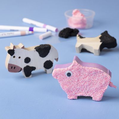 Animali di legno decorati con Foam Clay® e pennarelli