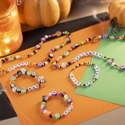 Gioielli Halloween con perline lettere
