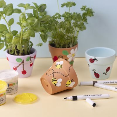 Vasi di erbe aromatiche personalizzati con impronte digitali