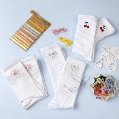 Calze decorate con ricami