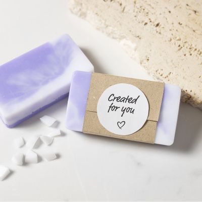 Produzione di sapone con tecniche di marmorizzazione e color blocking