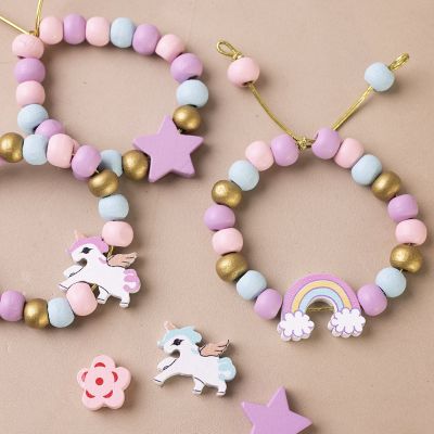 Bracciale elastico con perline di legno in colori pastello